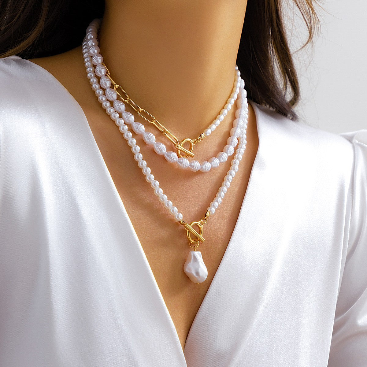 Retro Style Personality Pearl OT Buckle Necklace