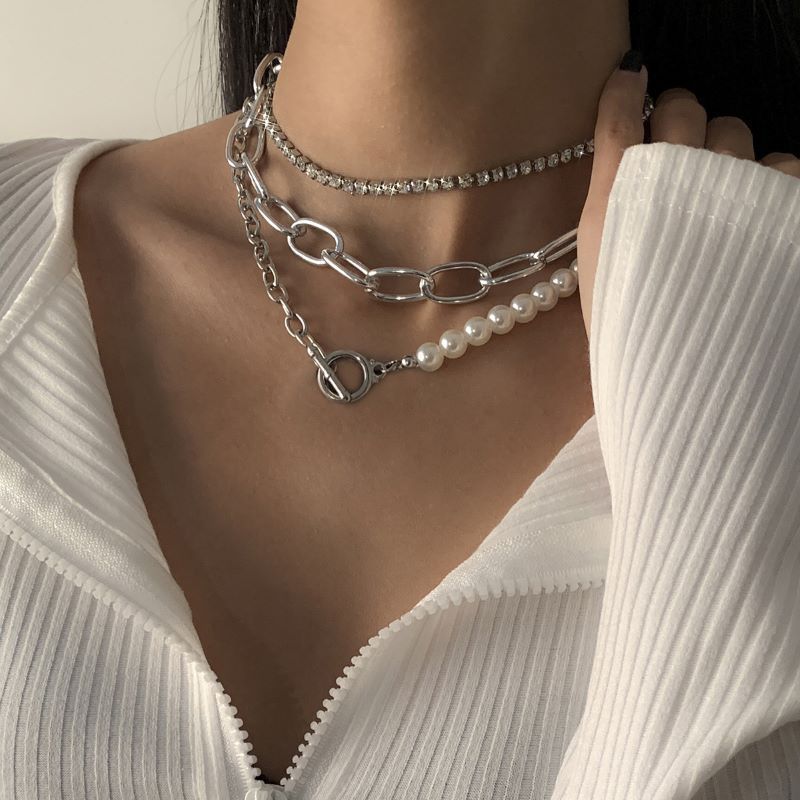 Retro Style Personality Pearl OT Buckle Necklace