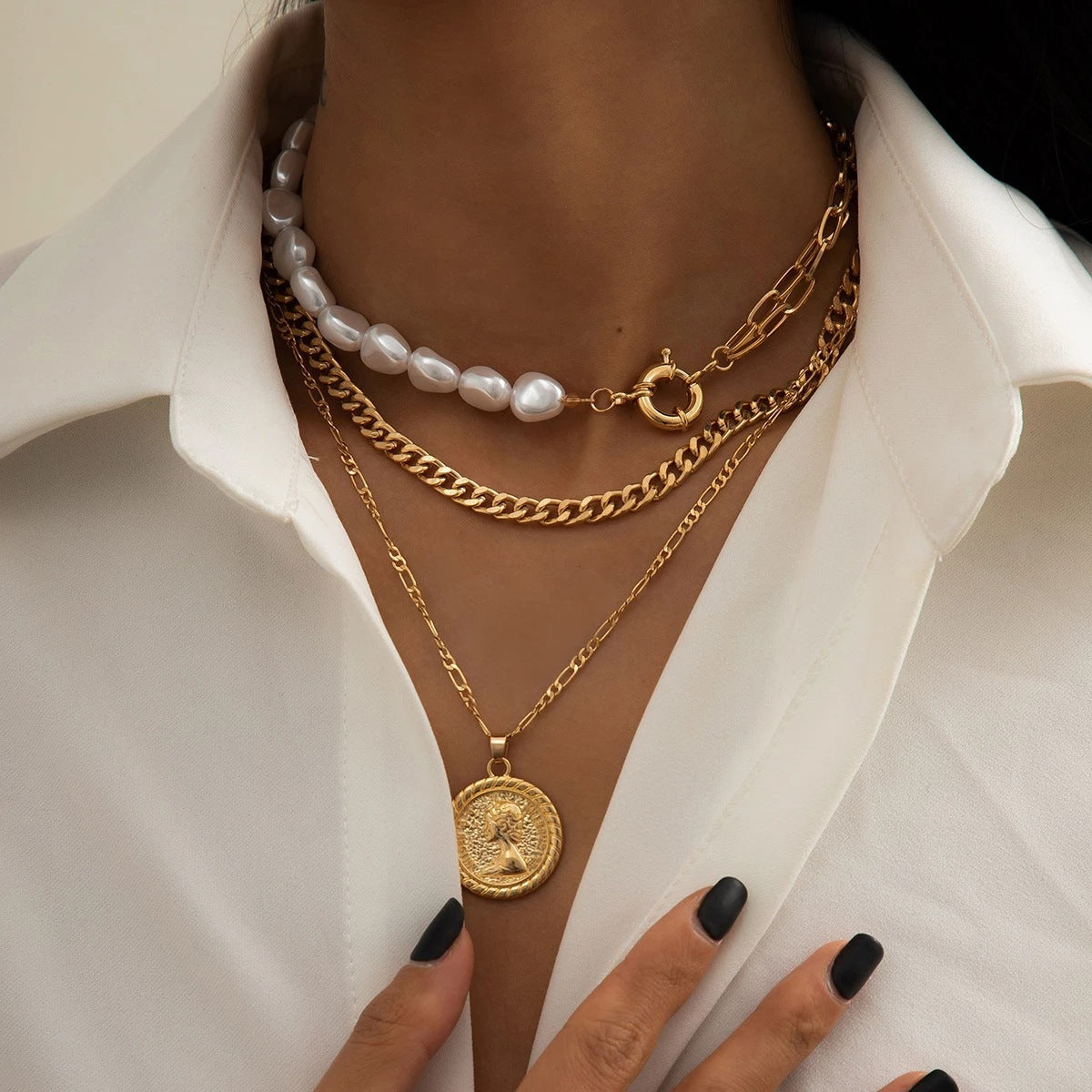 Retro Style Personality Pearl OT Buckle Necklace